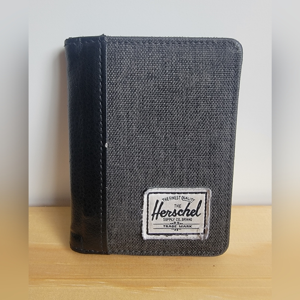Herschel Supply Company Black Gray Bifold Wallet